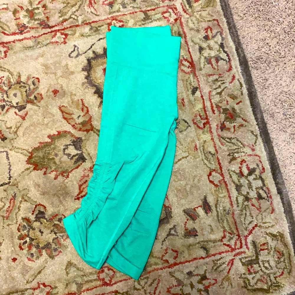 Lululemon crops